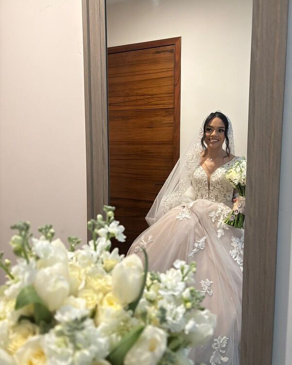 Hacemos los ramos de novia más especiales 🤍
Trabajamos con las mejores flores para que tu ramo dure toda la boda, e incluso, una semana después 😍

Tu ramo, tu esencia, tu extensión 💐
Gracias @_tolsa por elegir @clhei.florist 🤍

#clheiflorist #ramodenovia #ramodenoviapersonalizado #ramodenoviablanco #whitebridalbouquet #bridalbouquets #floresparabodas #bodaspuebla #weddingflorals #florespuebla