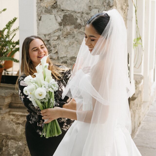 ✨ Detrás de cada novia radiante, hay una historia de cuidado, atención y mucho amor en el proceso.

Cada detalle importa, todo momento es único e irrepetible, nosotros estamos para que tú solo te dediques a sentir.

Crear contigo, acompañarte y verte brillar en tu día… es parte esencial de nuestro trabajo.

Con amor,
Clhei & @tan.floral 🌿

Venue @jardindelmolino 
WP @clhei.florist / @tan.floral 
Photography @charlieandtaylorphoto @lunariaweddingsmx 
Dress @nupcialis.puebla 
She @andreabrindis99 
MUA @ximenamarva 
Hair Stylist @mahostudio.puebla 
Florals @clhei.florist 
Wedding content creator @irmamazatlewcc 

#clheiweddings #bridebyclhei #noviasclhei #bodasconesencia #weddingplannerméxico #weddingplannerpuebla #diseñofloralparabodas #bodasqueinspiran #bridamoments #weddingdetails #ramodenovia #ramodenoviapuebla #clheiflorist